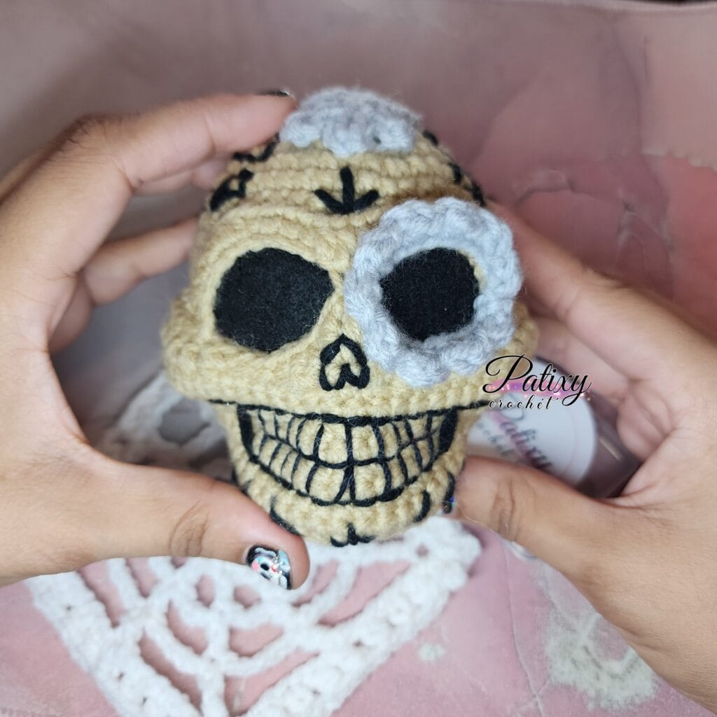 crochet a Skull amigurumi