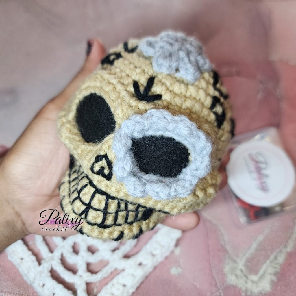 crochet a Skull amigurumi