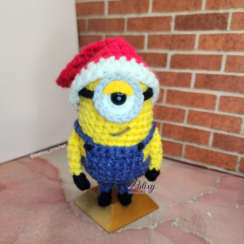Stuart Minions Amigurumi with red Christmas hat