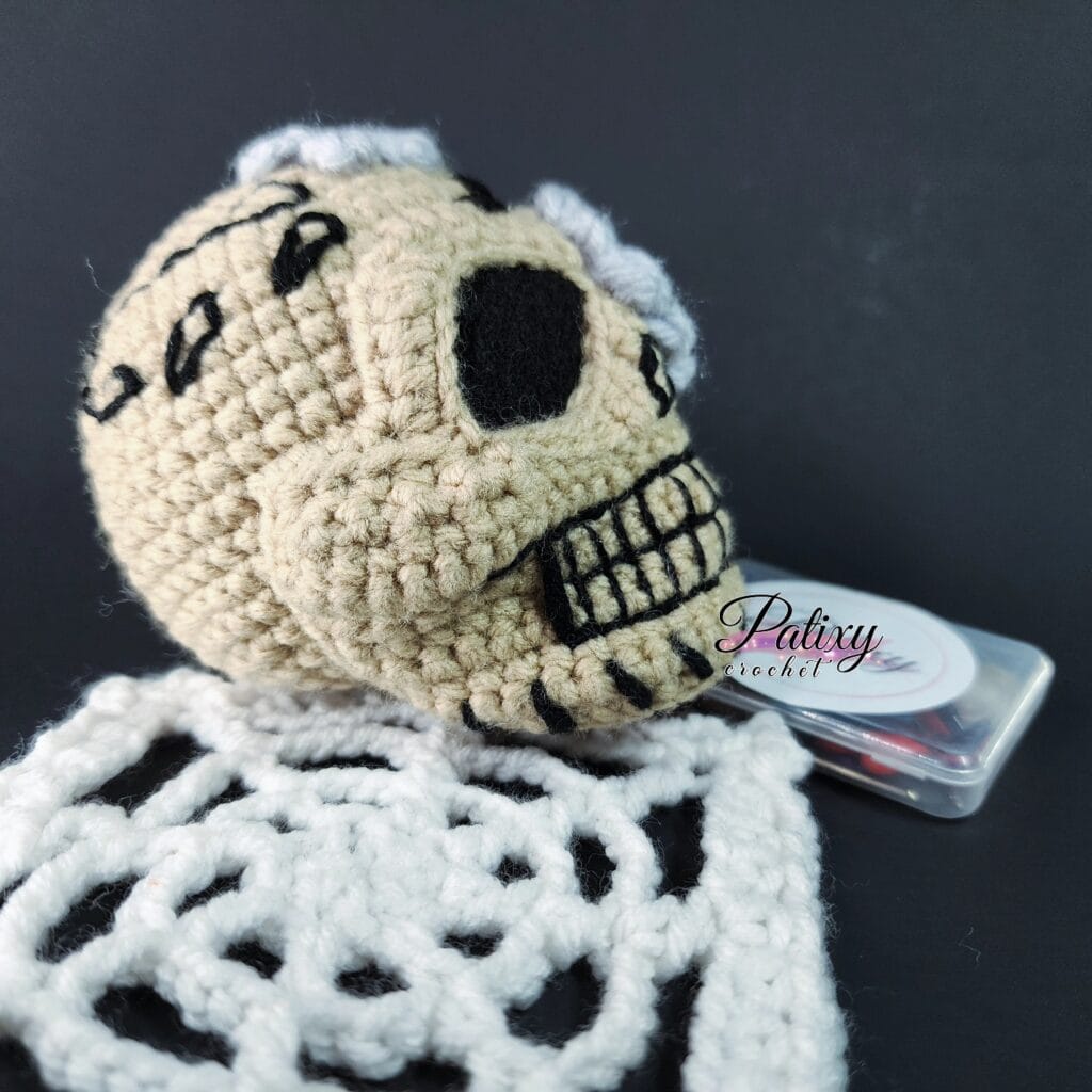 crochet a Skull amigurumi